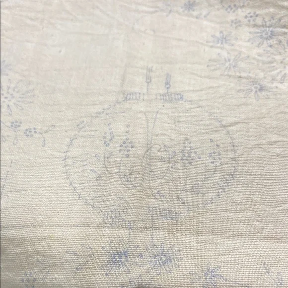 Vintage Christmas Ornaments Table Runner To Embroider And Crochet The Edge! - Picture 1 of 6